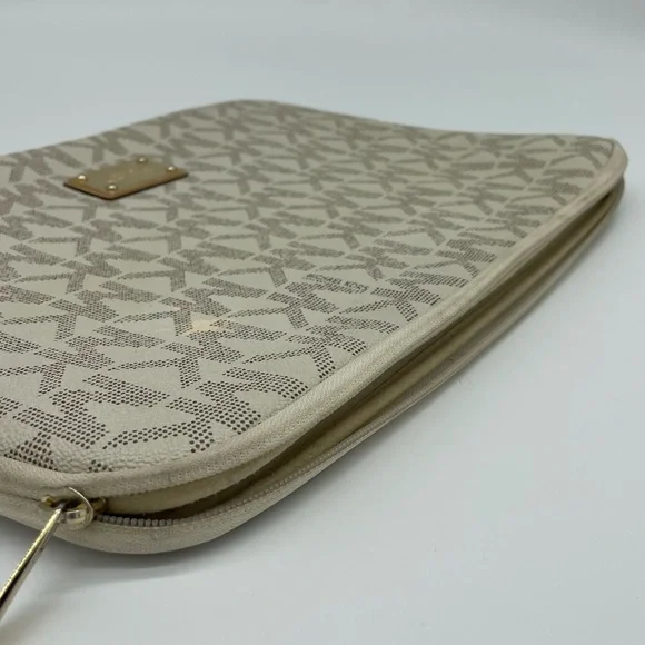 Michael Kors Laptop Case - Picture 12 of 14